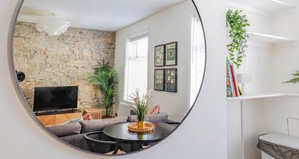Georgia Suite | Stylish 1BR • Sleeps 4 • Wifi