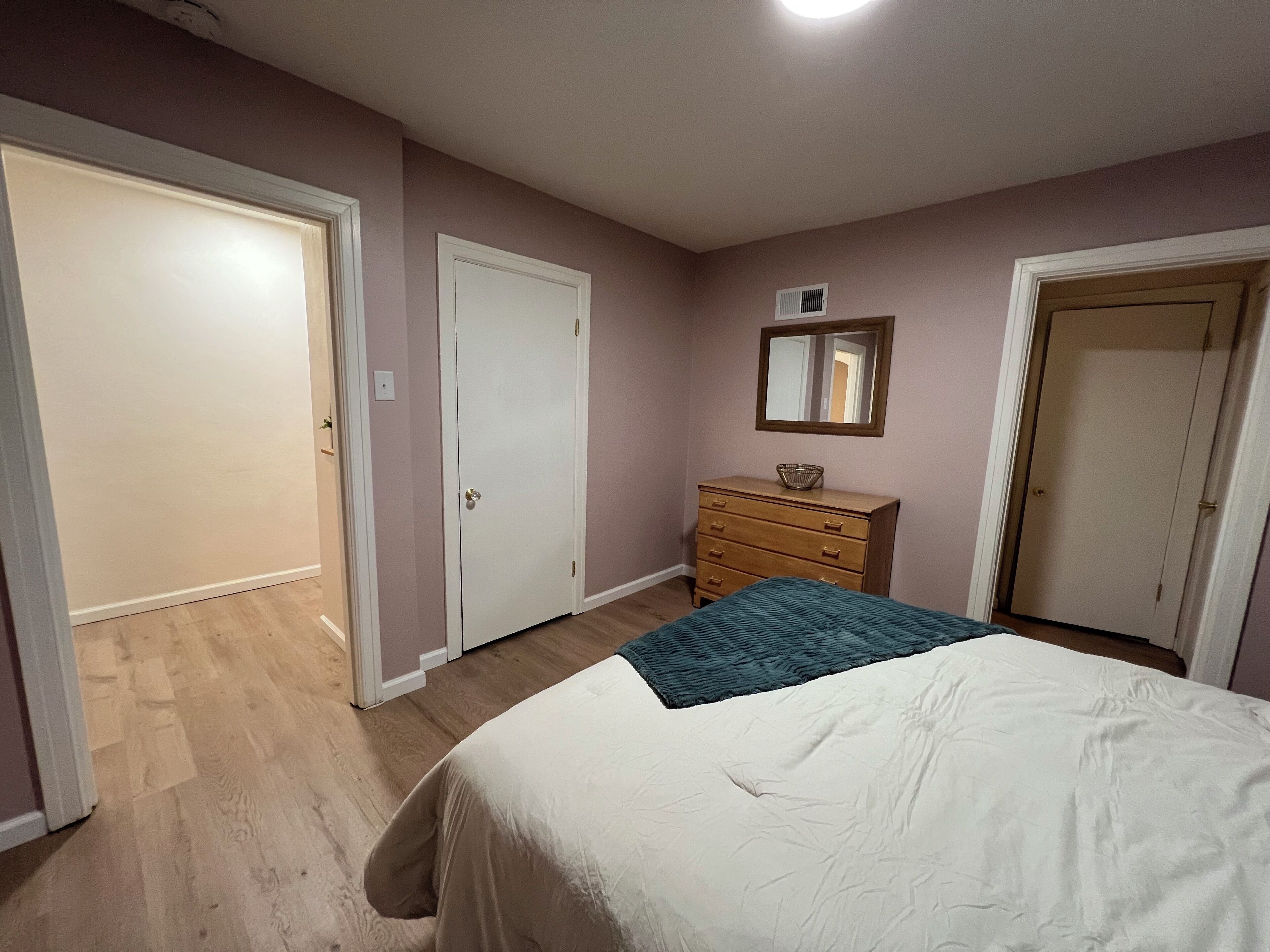 2 chambres, bureau, fer et planche à repasser, accès au Wi-Fi (inclus)