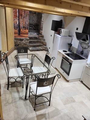 Private kitchen - Cosy and comfortable 3* village house (Dorres)