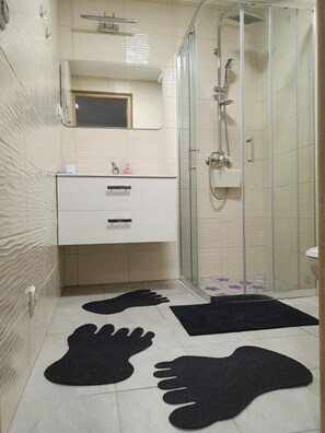 House | Bathroom | Shower - Holiday Home, 3 Bedrooms, Fishing Pond, Sauna (Ustka)