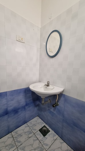 Serviettes fournies, savon, papier toilette