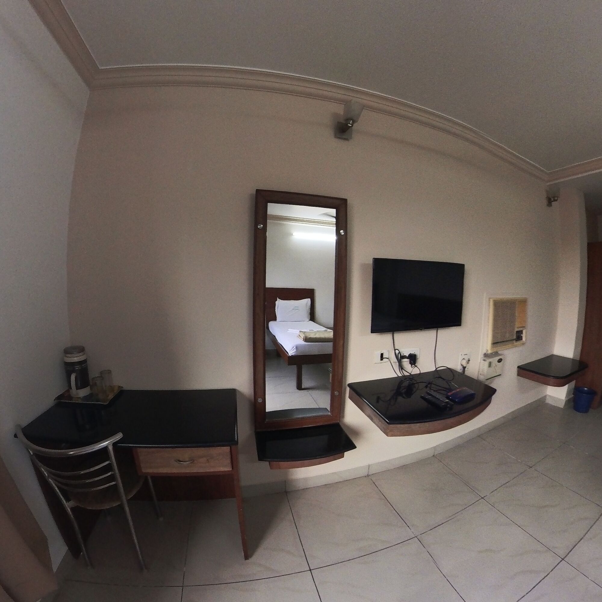 Desk, laptop workspace, free WiFi