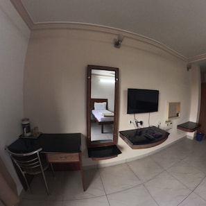 Desk, laptop workspace, free WiFi