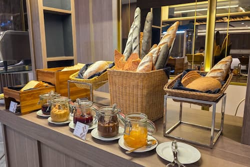 Petit déjeuner buffet servi tous les jours en supplément