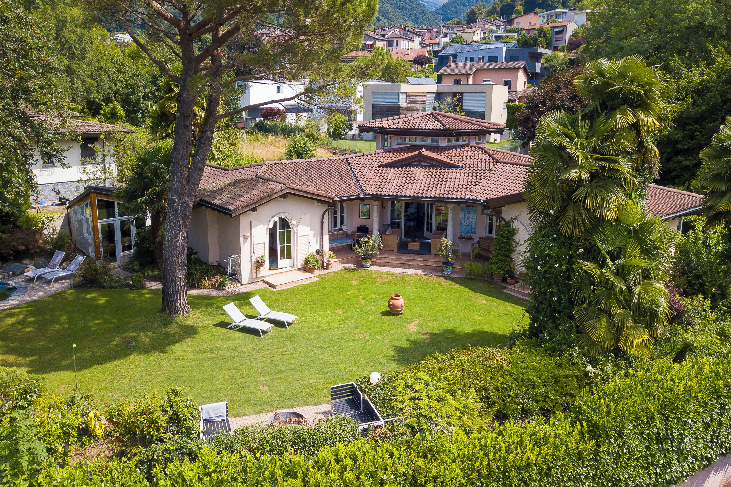 المنشأة من الخارج