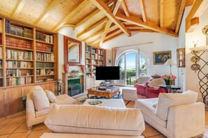 Family Villa, Multiple Bedrooms, Mountainside (Villa Tre Pini) | Living area | 21-inch Smart TV with satellite channels, fireplace - Villa Tre Pini (Lugano)
