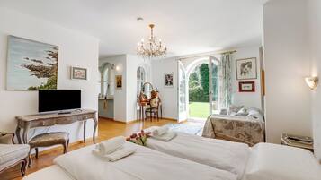 4 bedrooms, laptop workspace, iron/ironing board, free WiFi