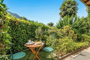 家庭别墅, 多间卧室, 山腰 (Villa Tre Pini) | 室外用餐