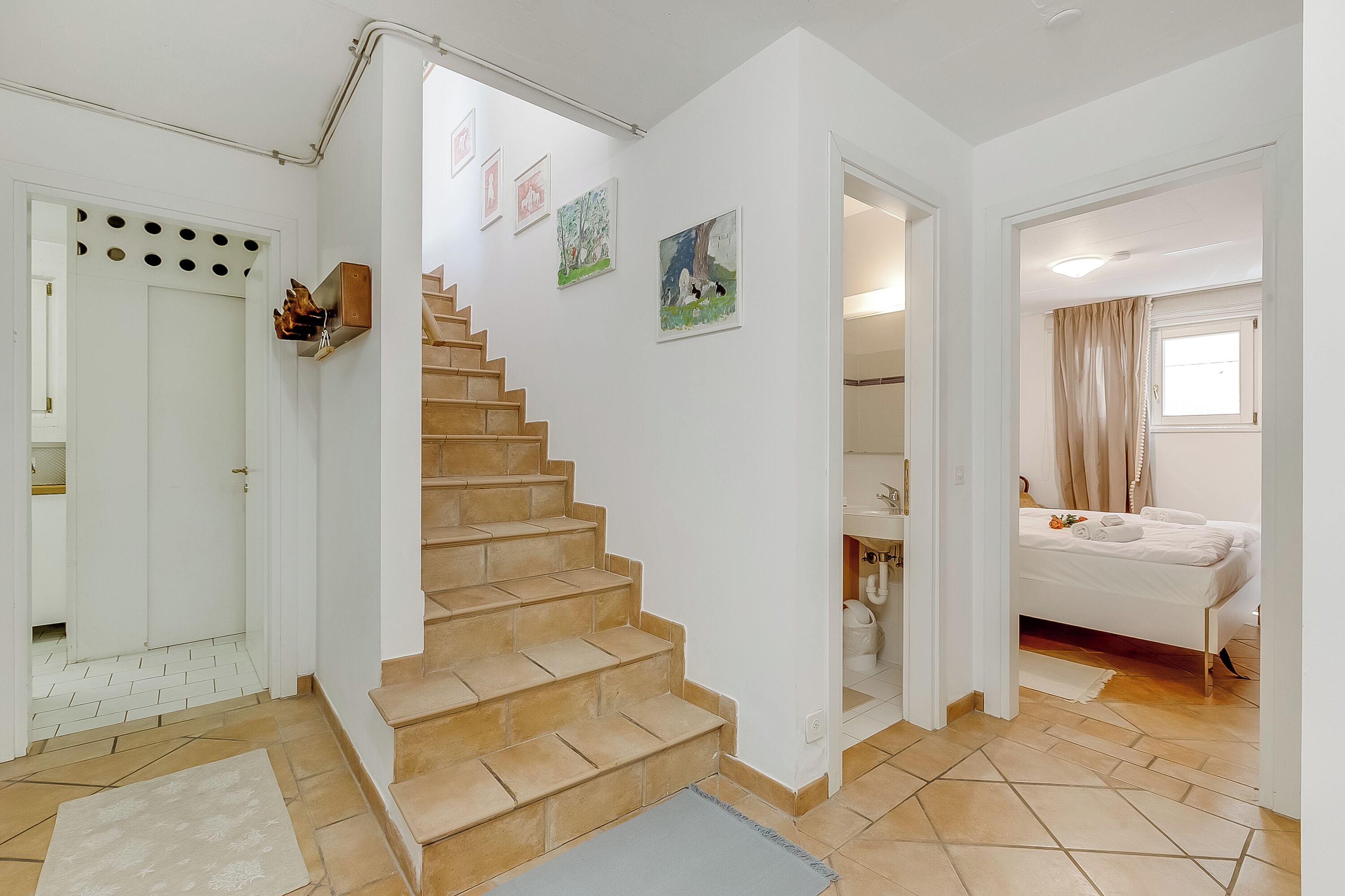 4 bedrooms, laptop workspace, iron/ironing board, free WiFi