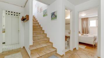 4 bedrooms, laptop workspace, iron/ironing board, free WiFi