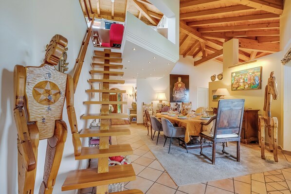 Family Villa, Multiple Bedrooms, Mountainside (Villa Tre Pini) | Dining