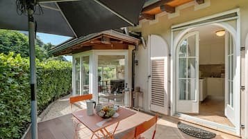 Villa Familiale, plusieurs chambres, cÎté montagne (Villa Tre Pini) | Restauration extérieure