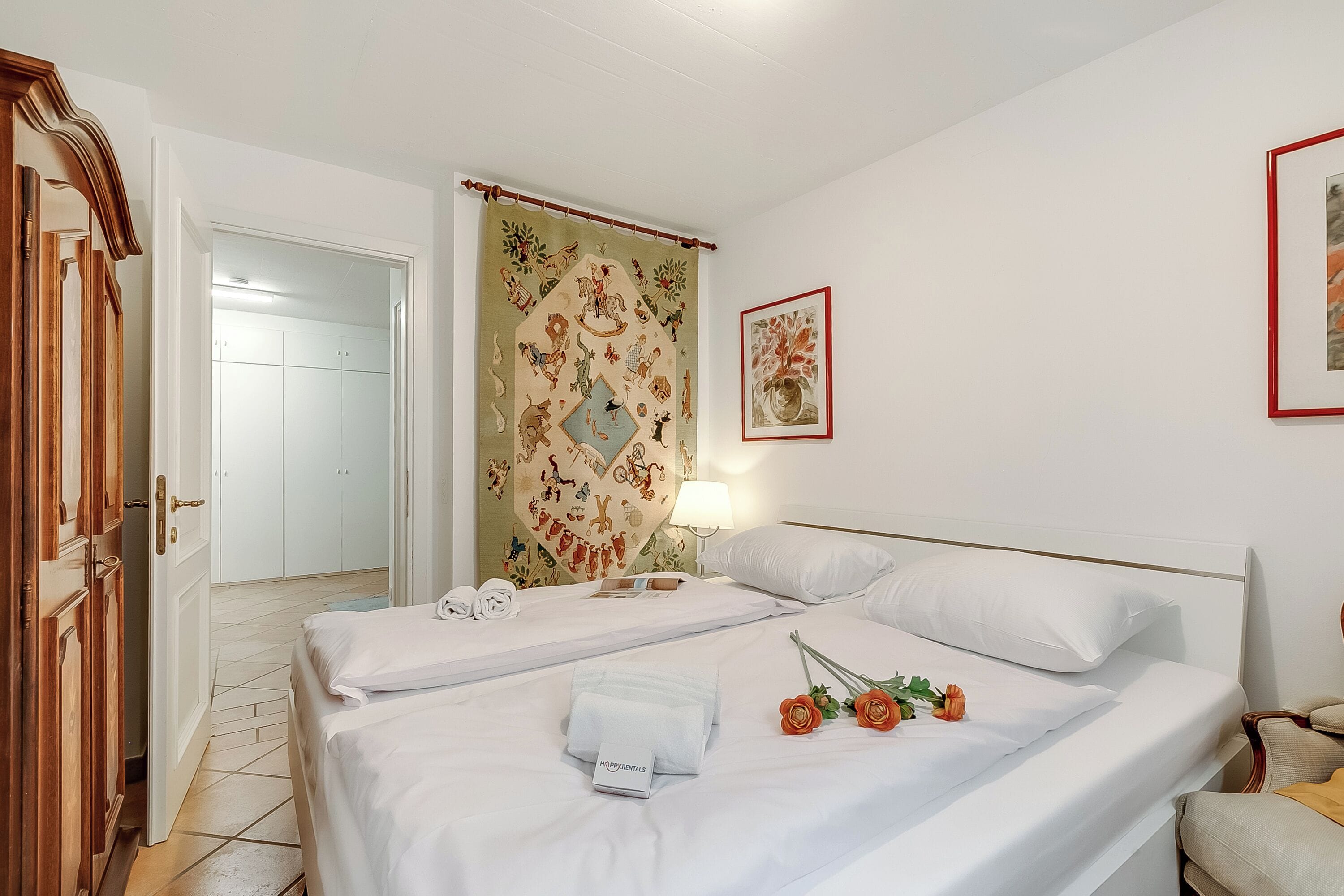 4 habitaciones y espacio para trabajar con laptop 