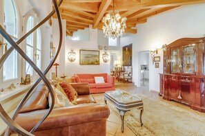 Family Villa, Multiple Bedrooms, Mountainside (Villa Tre Pini) | Living area | 21-inch Smart TV with satellite channels, fireplace - Villa Tre Pini (Lugano)