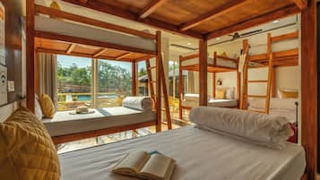 Bed in 8 Bed Mixed Dormitory | Wi-Fi gratis dan seprai linen