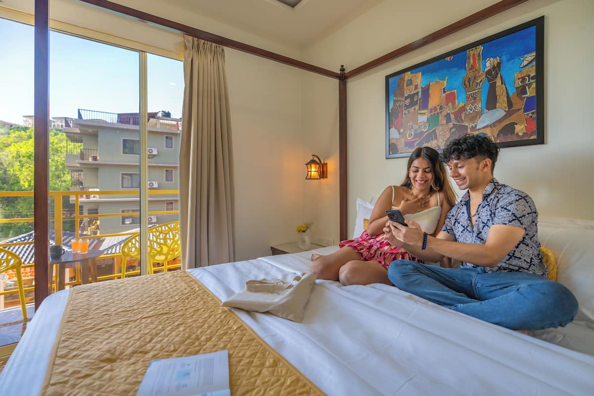 Superior Double Room with Balcony | Soundproofing, free WiFi, bed sheets