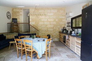Interior - Gite Les Bons Amis Fronsac 100m2 - 3ch - 6pax - Piscine chauffée - jardin 1300m2 (Fronsac)