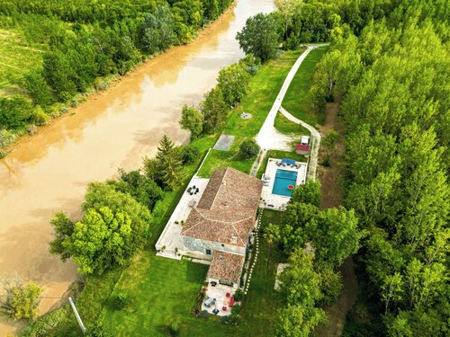 Les Bon Amis : Grand gîte 3 chambres 100m2 au bord de la rivière pour 6 personne