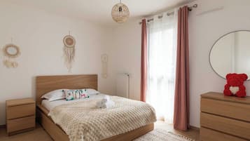 2 Schlafzimmer, Schreibtisch, Bügeleisen/Bügelbrett, kostenloses WLAN