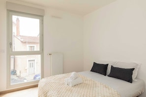 2 chambres, fer et planche à repasser, accès Internet, draps fournis