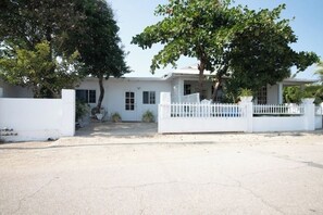 Exterior - Aruba Sunrise 1BR APT Near Baby Beach San Nicolas (San Nicolas)