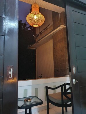 غرفة مزدوجة عادية - بشرفة - منظر للحديقة | شرفة/رواق