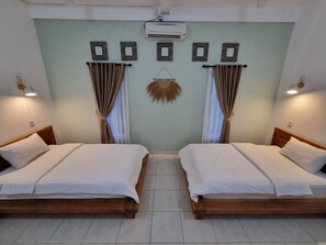 Family Triple Room, Balcony, Garden View | Langsir/tirai gelap terus, kalis bunyi, seterika/papan seterika 