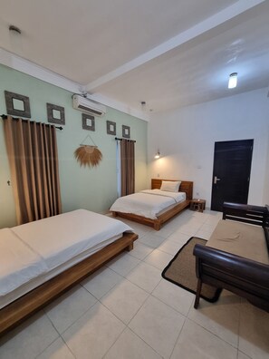 Family Triple Room, Balcony, Garden View - Glam Canggu (Canggu)