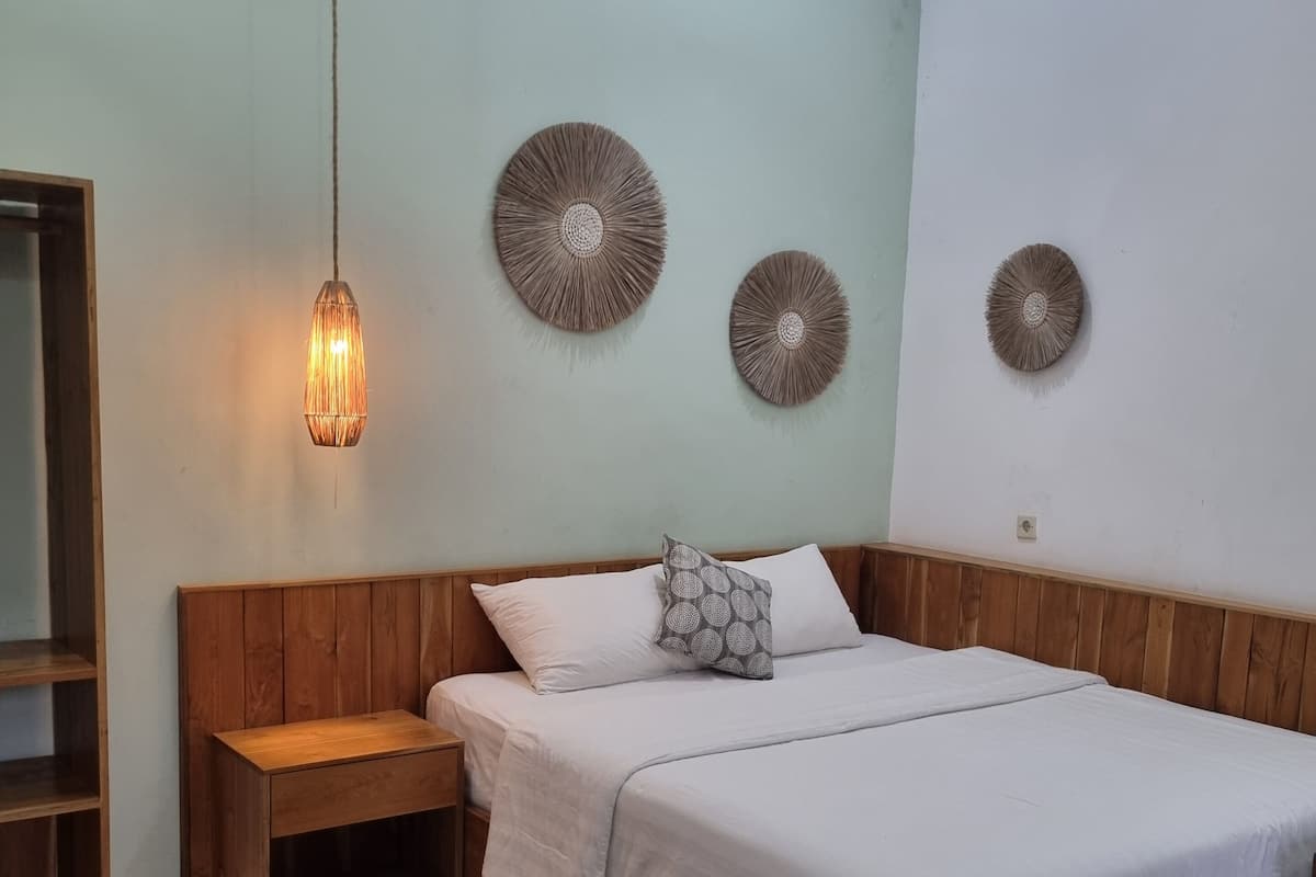 Standard Double Room, Balcony, Garden View | Langsir/tirai gelap terus, kalis bunyi, seterika/papan seterika 