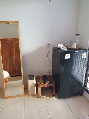 Habitación individual, balcón, vista a la alberca | Cortinas blackout, insonorización y tabla de planchar con plancha 