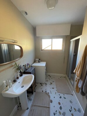 Shower, towels, soap, toilet paper