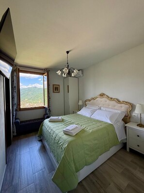 Internet, bed sheets, wheelchair access