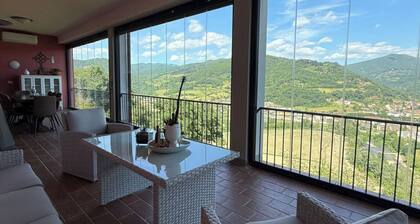 Charmantes Gästezimmer in der Villa Casavecchia mit Bergblick