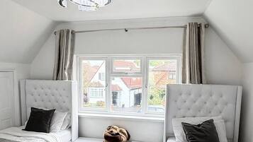 5 bedrooms, iron/ironing board, internet