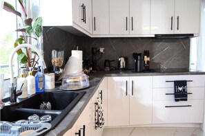 Kühlschrank, Mikrowelle, Geschirrspüler