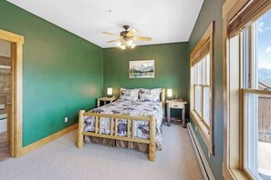 3 bedrooms, desk, iron/ironing board, free WiFi