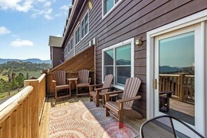 Terrace/patio - Timberline Haven: Family & Forest Escape! (Estes Park)