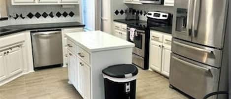 Micro-ondas, fogão, cooktop, lava-louças