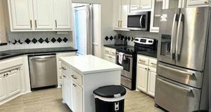 Arlington Heated pool close to Live Bar/Cowboys stadium