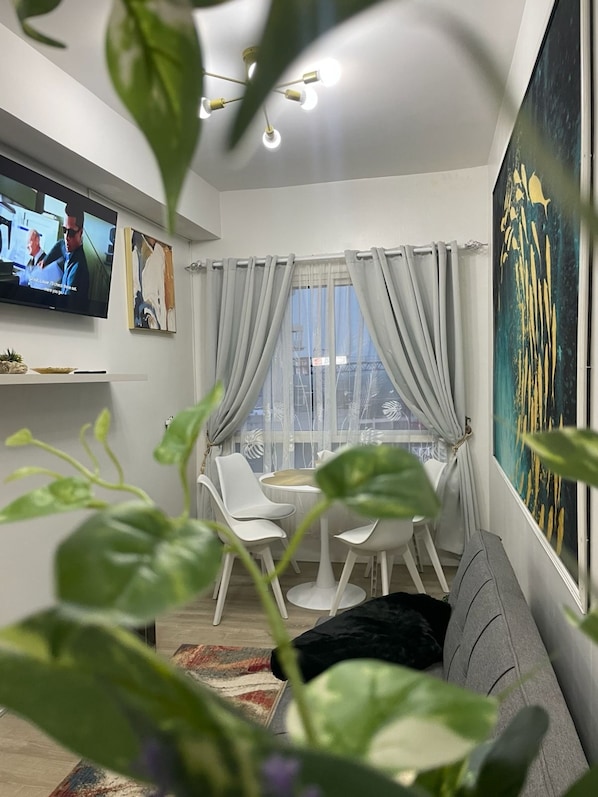 Signature Condo, 1 Bedroom, Balcony, City View | Living room