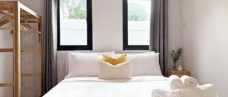 2 bedrooms, iron/ironing board, WiFi, bed sheets