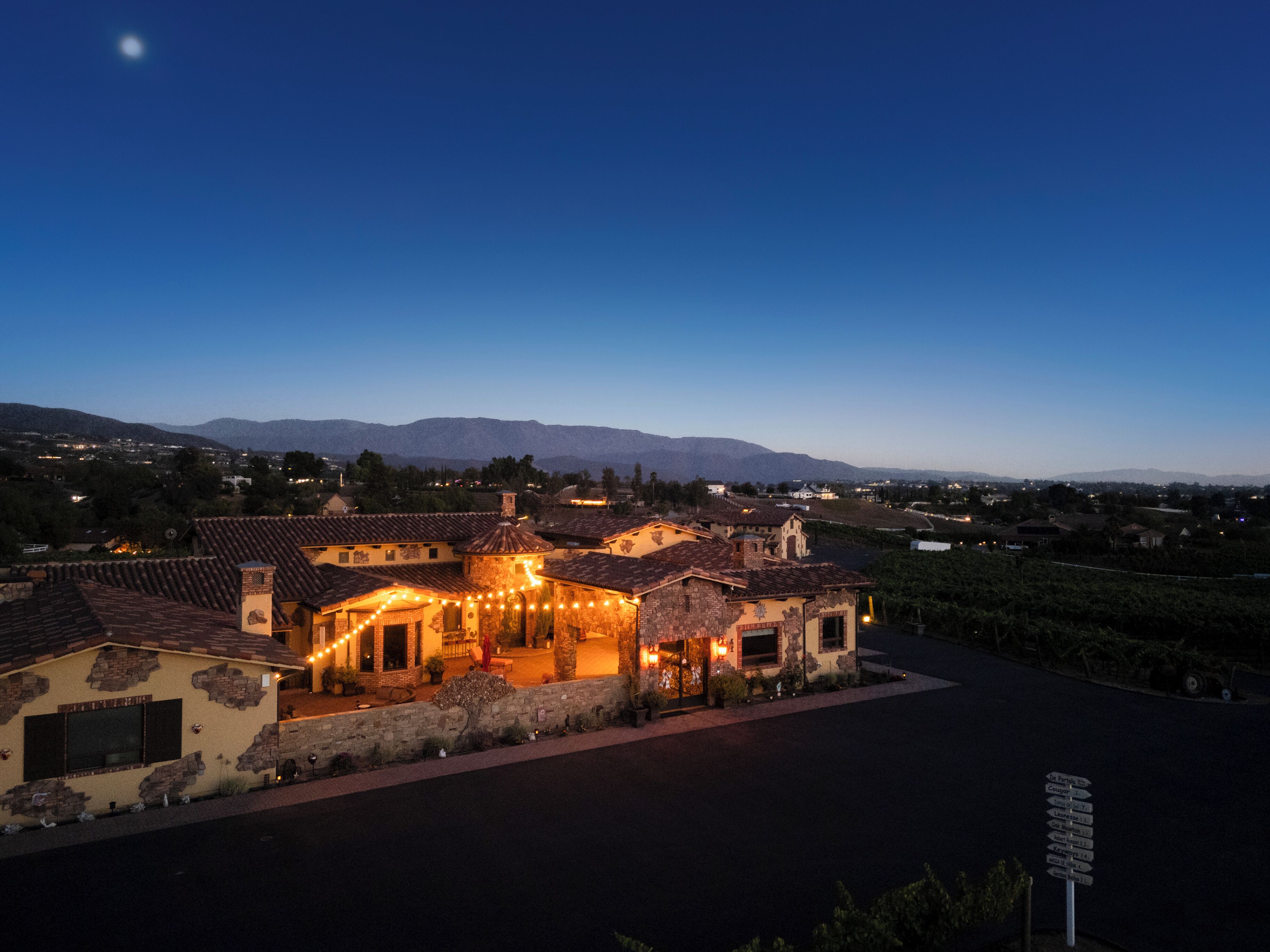 المنشأة من الخارج