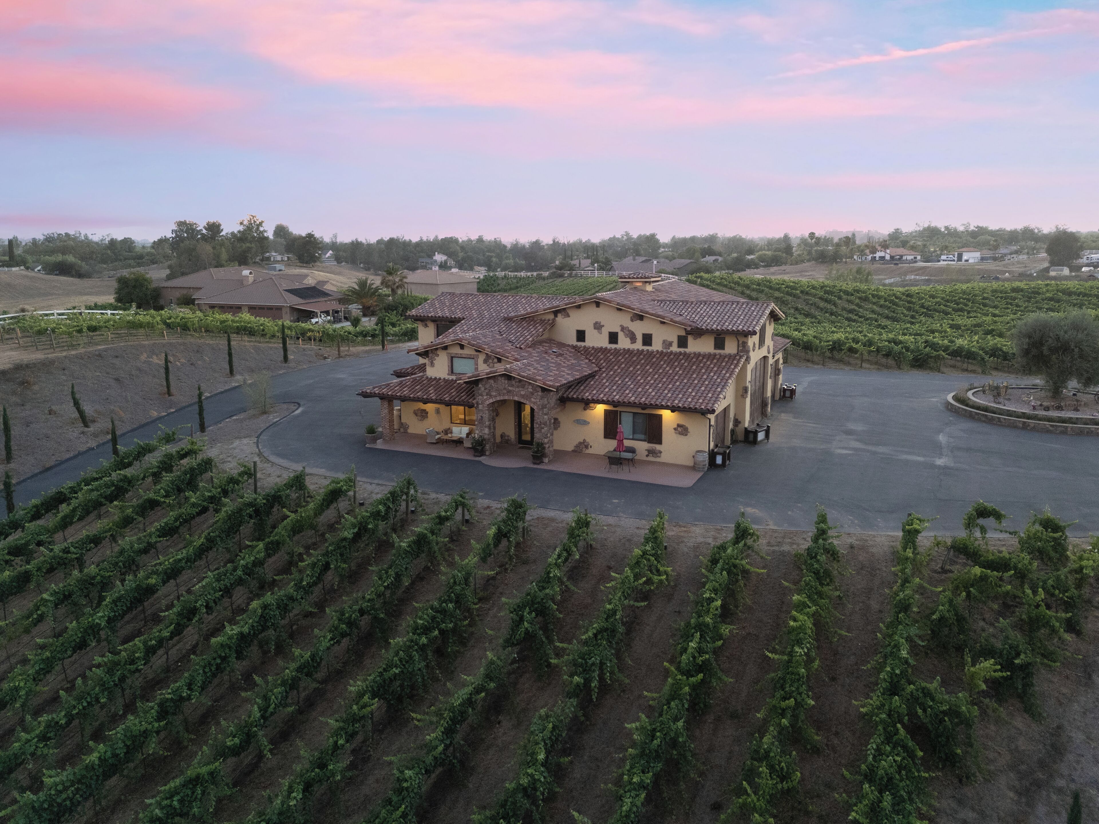 المنشأة من الخارج