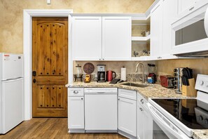Coffee/tea maker, fridge, microwave, oven - New-Build Temecula Villa with King Suite, Patio & Vineyard Views | The Villa (Temecula)