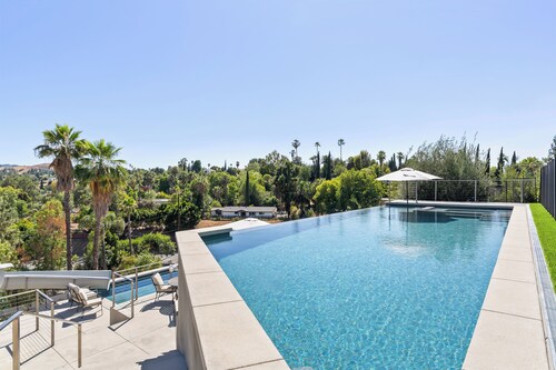Luxe 8000 sqft w/ 2 Pools, Sauna, Putting Green, Game Room | Alta Vista Estate