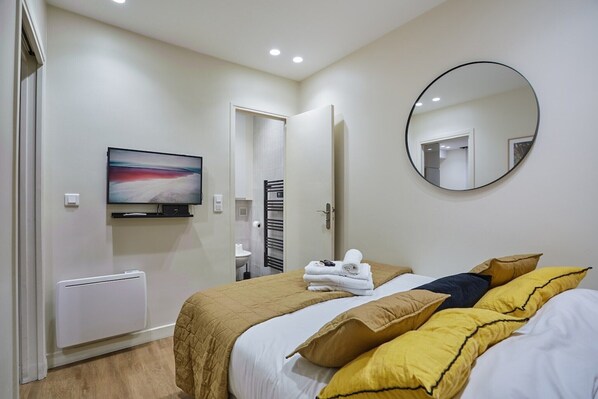 1 bedroom, iron/ironing board, bed sheets