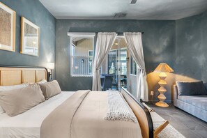 4 bedrooms, desk, iron/ironing board, free WiFi