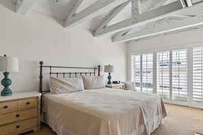 3 slaapkamers, een strijkplank/strijkijzer, gratis wifi, beddengoed