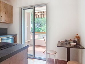 Kühlschrank, Kochgeschirr/Geschirr/Besteck