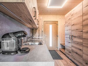 Fridge, oven, cookware/dishes/utensils
